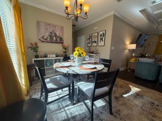 3BR Retreat I-75 Nearby Drive to Wild Adventures - 2