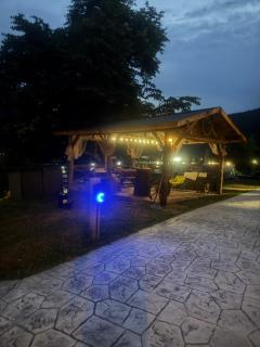 Vatra Bunătăților- By The Lake - 9