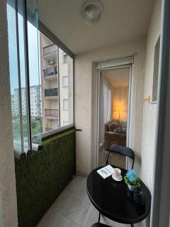 10 Minutes To Center Calm Modern Apartment - 2