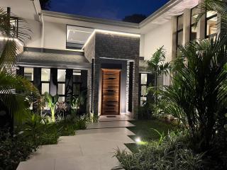 Luxury Architectural Gem in the Jungle - 7