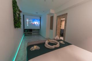 Cinéma Room avec Jacuzzi Privatif - 8