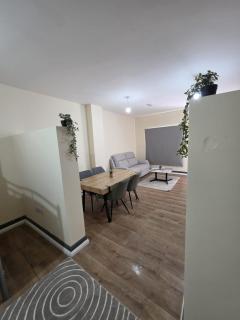 Shamrock Premiume Apartment - 8