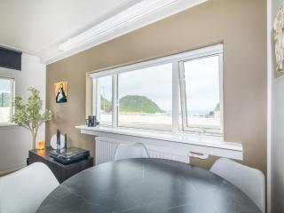 Bright flat with stunning view! - 5