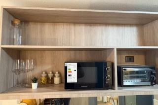 24-7 Desk 24 Studio with heater 15 min wlkg to metro station - 3