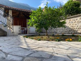 Charming Stone Cottage Kotor - 4