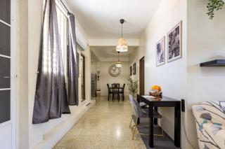 3BR For 7 Central AC & Laundry - Walk to Town - 7
