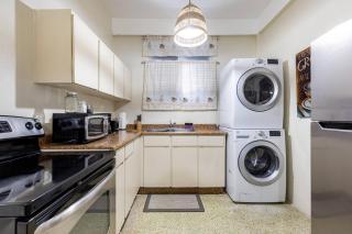 3BR For 7 Central AC & Laundry - Walk to Town - 1
