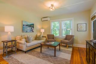 A Luxurious Retreat in Mystic Ct - 9