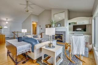 Private Shoreline & Green Bay Views! Family Home - 4