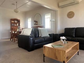 The Beach House - Paihia Holiday Home - 1