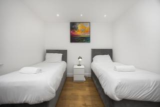 Garland Stylish Apartment 1 in Greater London - 6