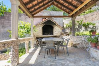 Apartments with parking space Sutivan, Brac - 2846 - 2