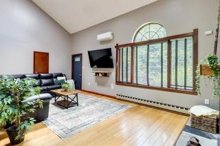 Lake Access & Private Hot Tub at Poconos Home! - 4