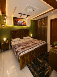 Luxury AC one bed apartment Bahria Town Lahore - 4