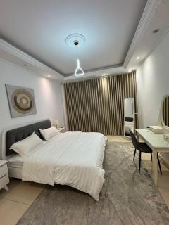 Chic Apartment with Direct View of the Promenade - 3