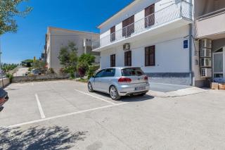 Apartments with parking space Omis - 25816 - 4
