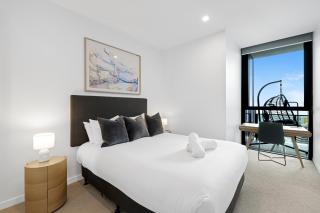 Penthouse-Level 2BR 2BA - Ocean & City Views - 4