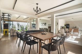 Spacious Home Ideal for Groups with Patio & Arcade - 1