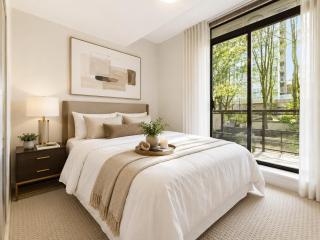 Central Vancouver 2 Bedroom plus Den Townhouse with Urban Comfort - 5