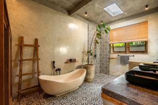 5BR Villa Sea Breeze - Luxury Coastal Estate - 8