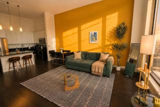 Downtown Milwaukee 3BR Balcony,5 min Public Market - 2