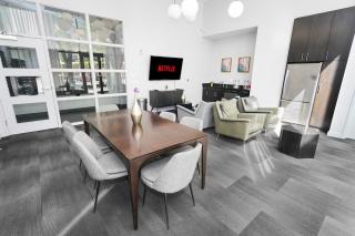 Downtown Milwaukee 3BR Balcony,5 min Public Market - 3