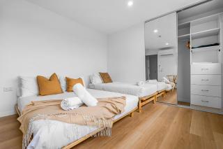 The Coastal - Fully Renovated Beachfront 3 Bedroom unit with Parking & Pool - 3