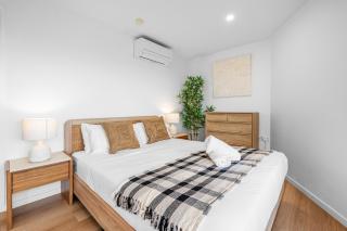 The Coastal - Fully Renovated Beachfront 3 Bedroom unit with Parking & Pool - 4