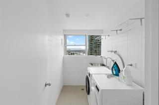 The Coastal - Fully Renovated Beachfront 3 Bedroom unit with Parking & Pool - 7