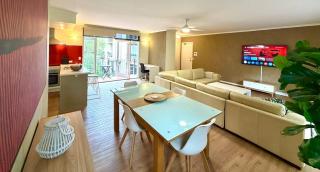 Garden Oasis - Spacious 3-Bedroom Apartment - 9