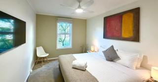 Garden Oasis - Spacious 3-Bedroom Apartment - 3