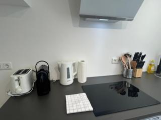 Souterrainwohnung - Perfekt für 2! Flughafen Küche - 7