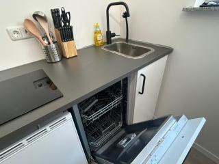 Souterrainwohnung - Perfekt für 2! Flughafen Küche - 4