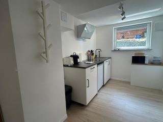 Souterrainwohnung - Perfekt für 2! Flughafen Küche - 1