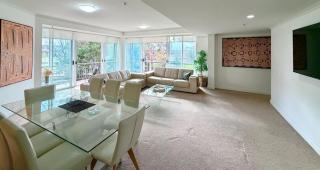 Bright and Spacious 4-Bedroom Apartment with City Views - 8
