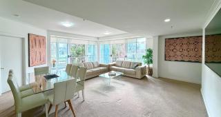 Bright and Spacious 4-Bedroom Apartment with City Views - 9