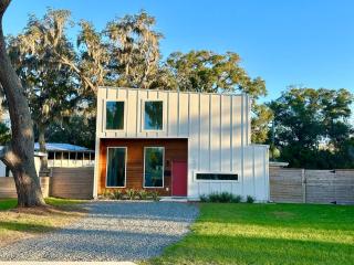 Luxury Modern Comfort in Historic St Augustine - 4