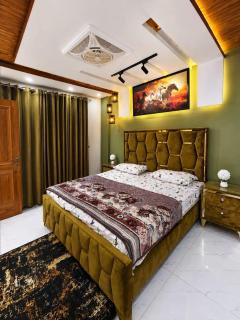 Stylish Apartments in Bahria Town Lahore - 3