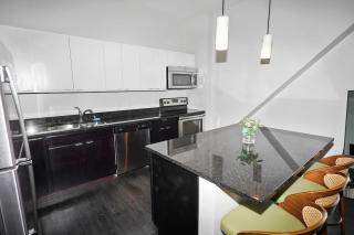 Stylish 2BR Escape - 10 minutes walk to RiverWalk - 8