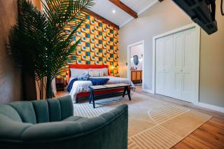New Unique Silo with Hot Tub & King Beds Sleeps 6 - 0