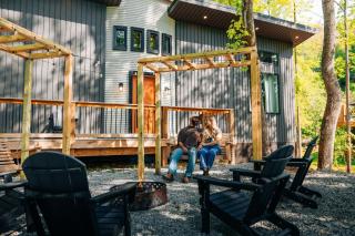 New Unique Silo with Hot Tub & King Beds Sleeps 6 - 5