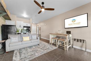 Rooster's Getaway and Studio Stay - 0