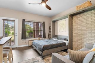 Rooster's Getaway and Studio Stay - 9