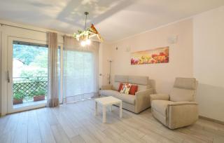 Gorgeous Apartment In Dubino With Wifi - 1