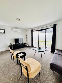 Spacious Christchurch Home, Sleeps 8, Free Parking - 8