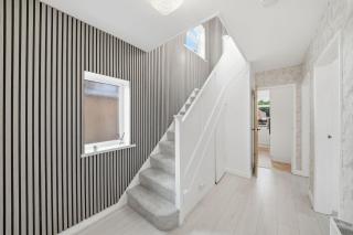 4BDR Luxe Home in Nottingham Parking - 8