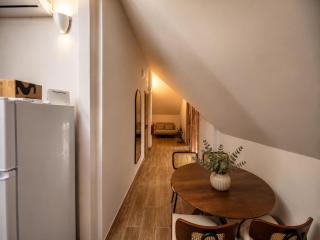 Madrid Pad with 2 Baths - 7
