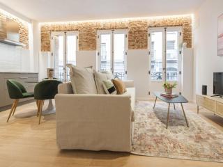 Chic Madrid Central Apartment - 5