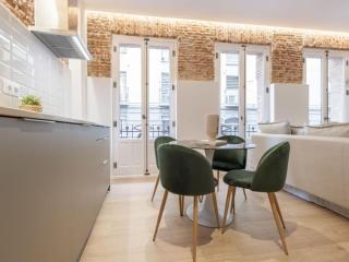 Chic Madrid Central Apartment - 4