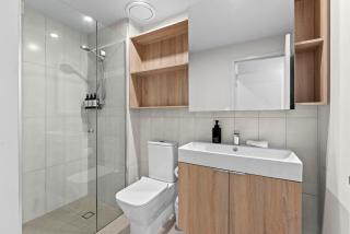 Modern 2BR with River Views, Rooftop Pool, Parking - 3
